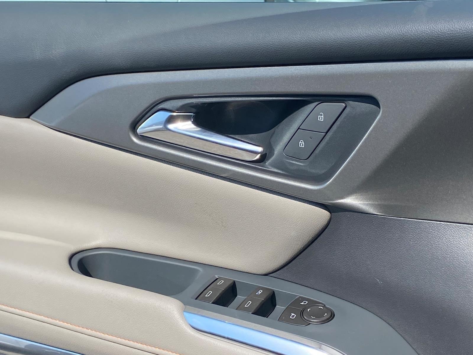 New 2027 Chevrolet Traverse LT w/ Sun and Wheel Package FWD image 18