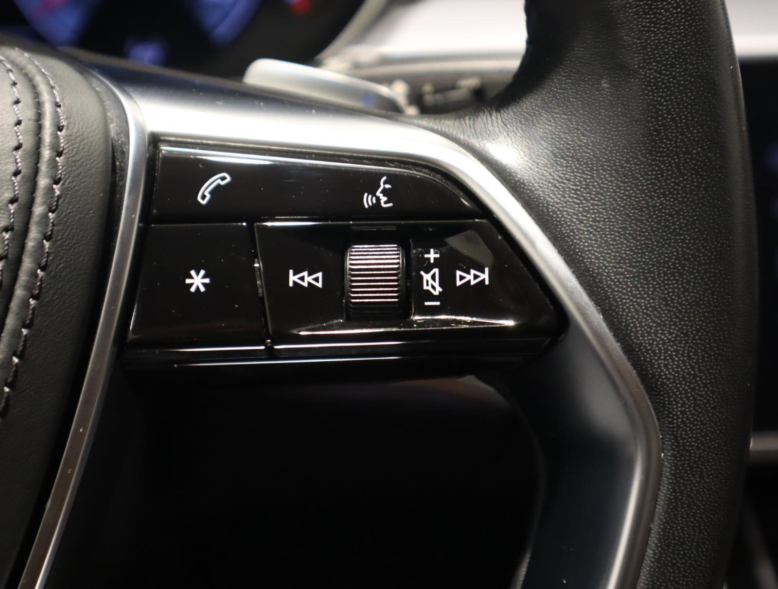 Used 2024 Audi A8 L 3.0T AWD/4WD image 40