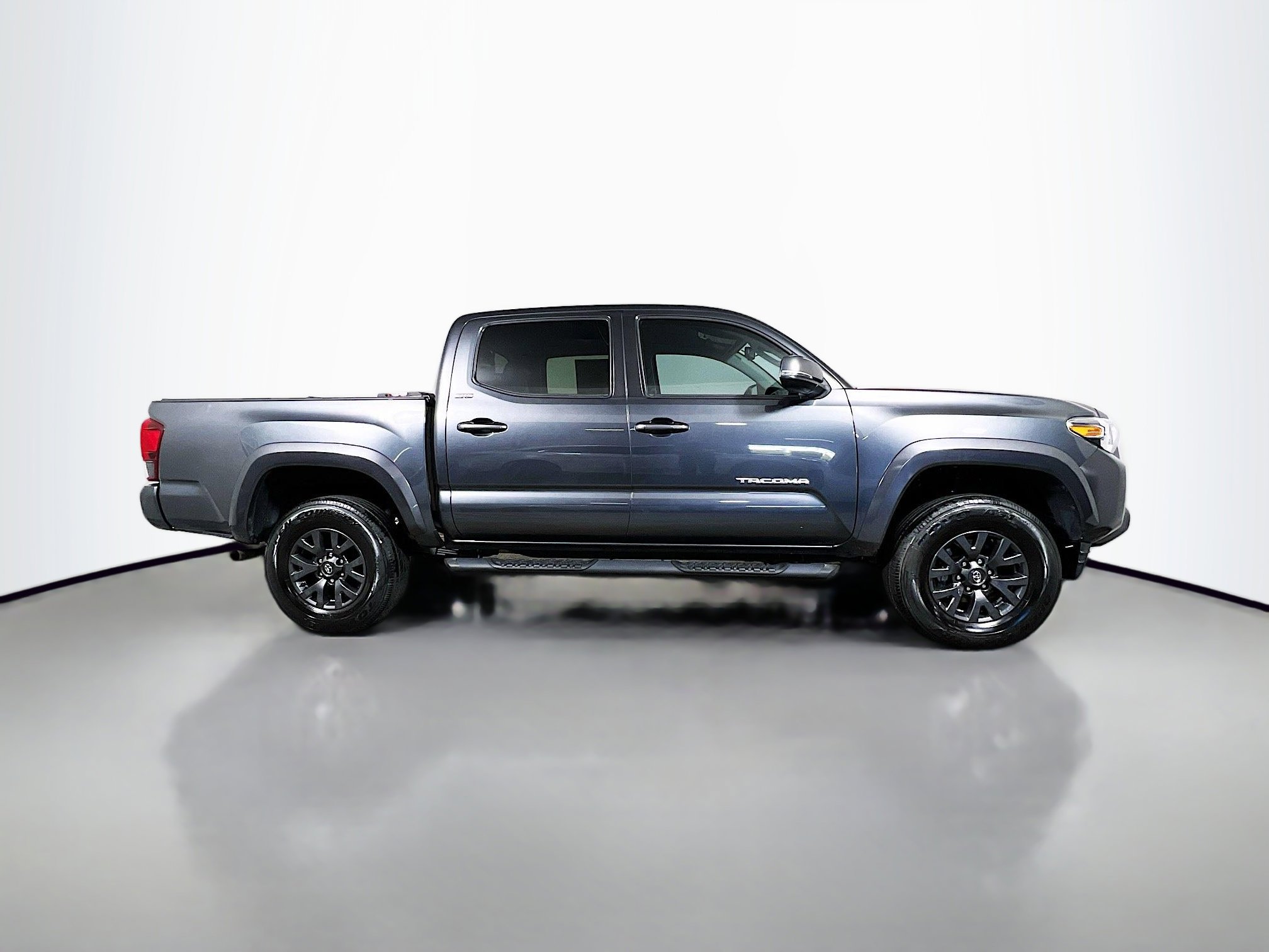 Used 2023 Toyota Tacoma SR5 w/ Technology Package image 3