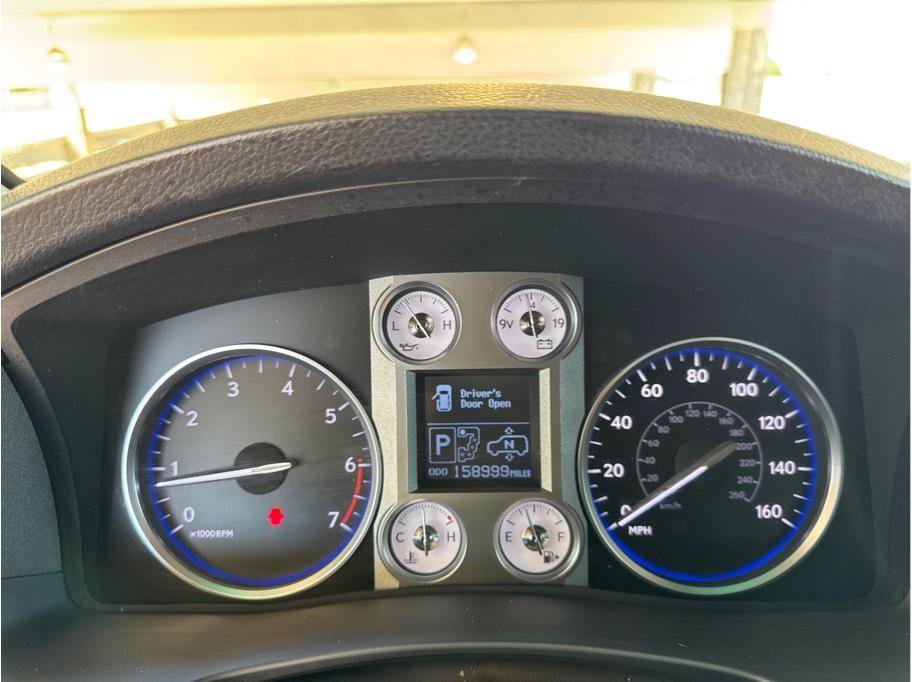 Used 2009 Lexus LX 570 4WD w/ Preferred Accessory Pkg image 18