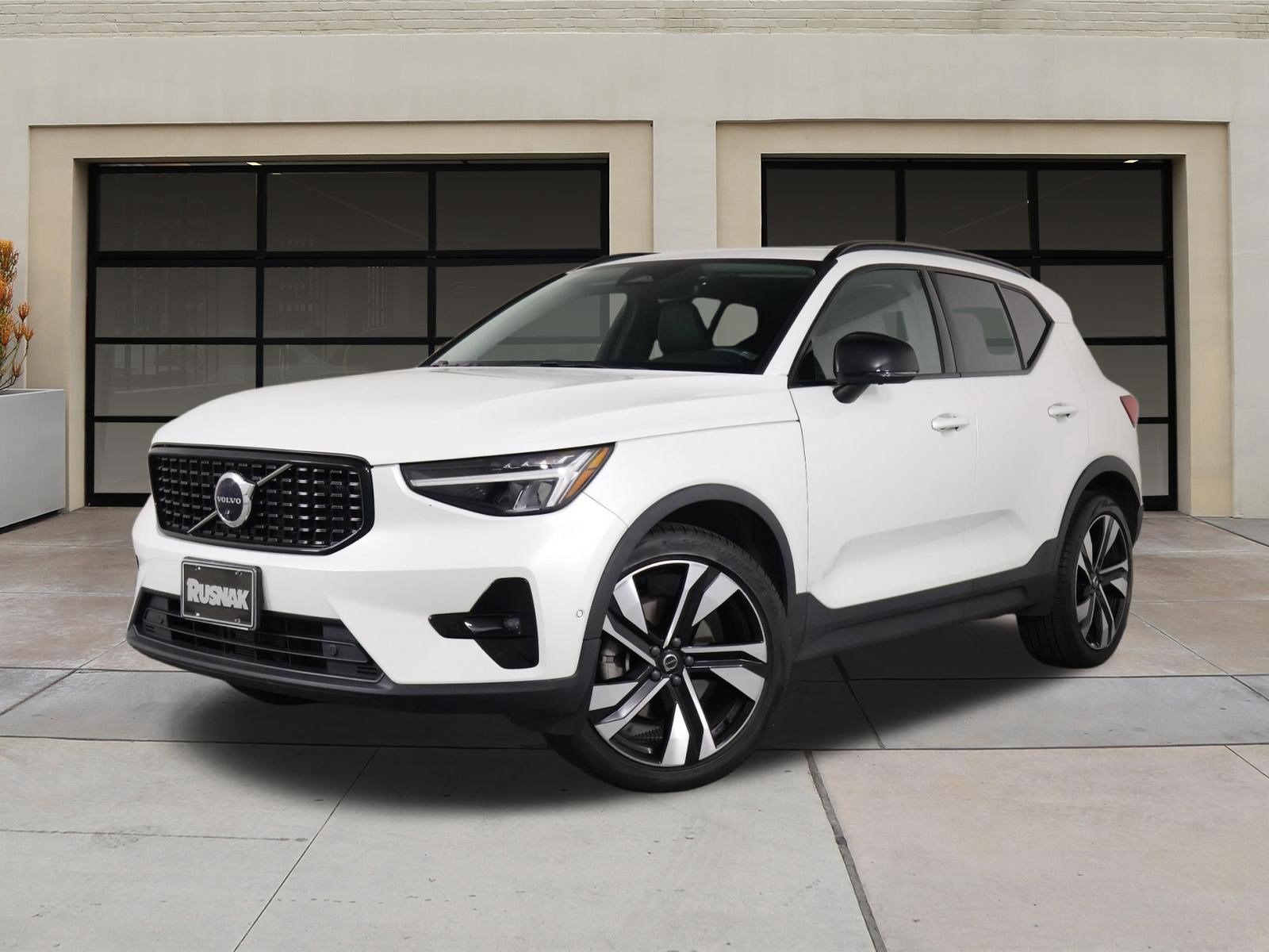 Used 2023 Volvo XC40 B5 Ultimate w/ Protection Package Premier AWD/4WD image 3