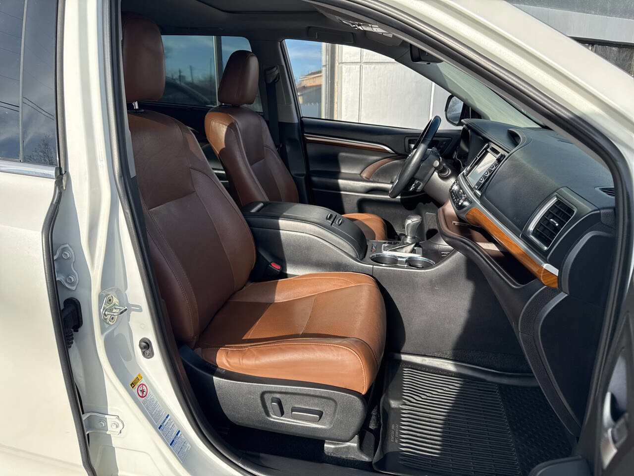 Used 2019 Toyota Highlander Limited AWD 4dr SUV image 9