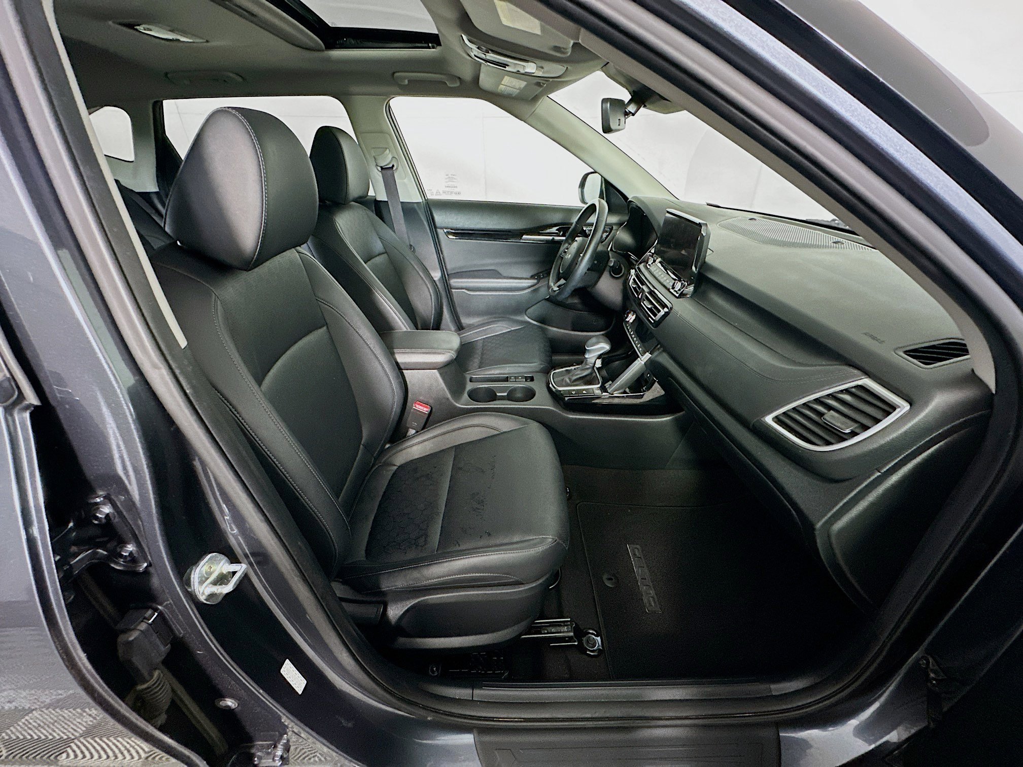 Used 2022 Kia Seltos SX w/ Sunroof Package image 31