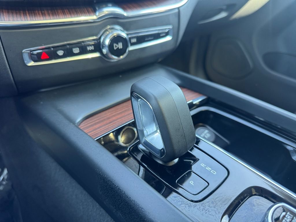 Certified 2024 Volvo XC60 B5 Plus w/ Protection Package Premier AWD/4WD image 19