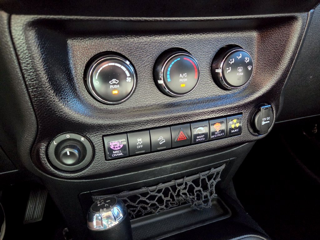Used 2015 Jeep Wrangler Unlimited Sport w/ Quick Order Package 24S AWD/4WD image 24