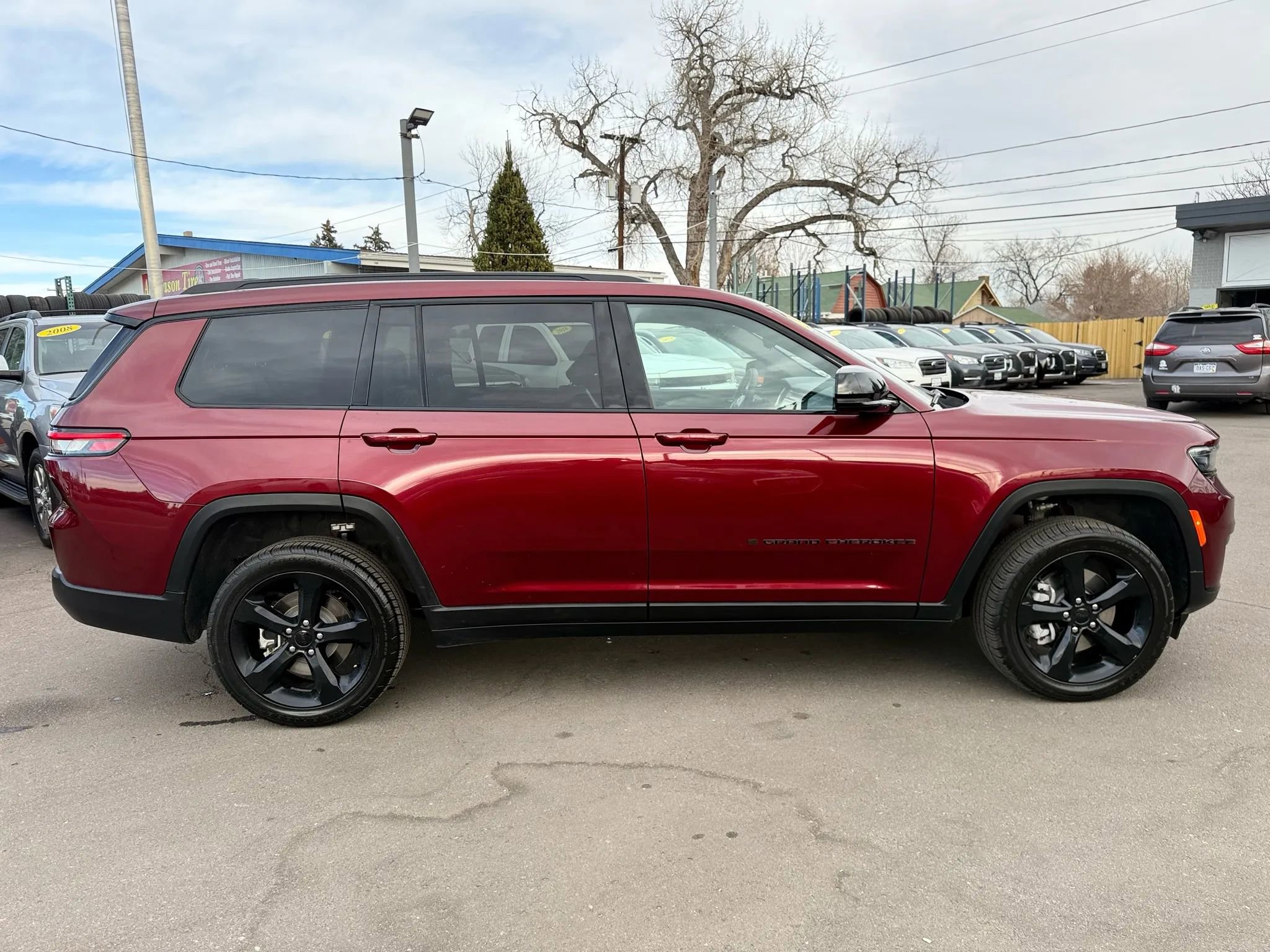Used 2024 Jeep Grand Cherokee L Altitude AWD/4WD image 10