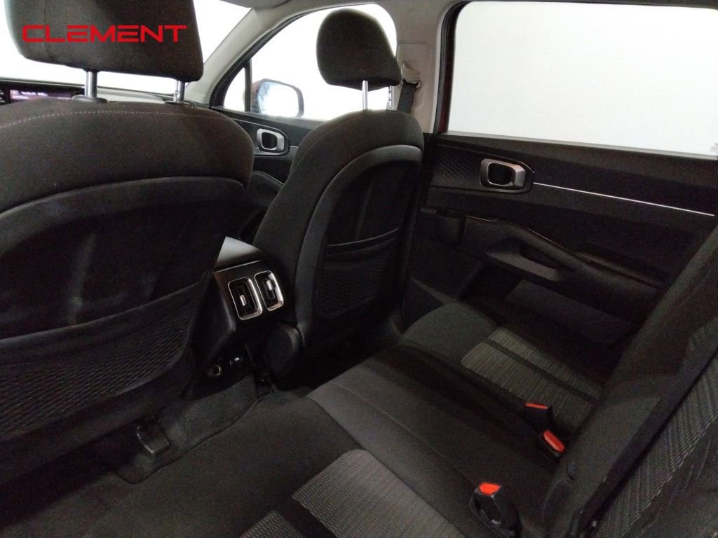 Used 2022 Kia Sorento LX image 28