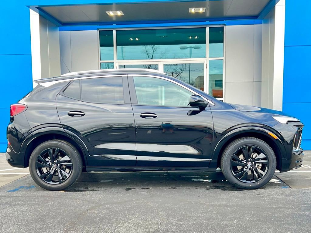 Used 2024 Buick Encore GX Sport Touring image 3