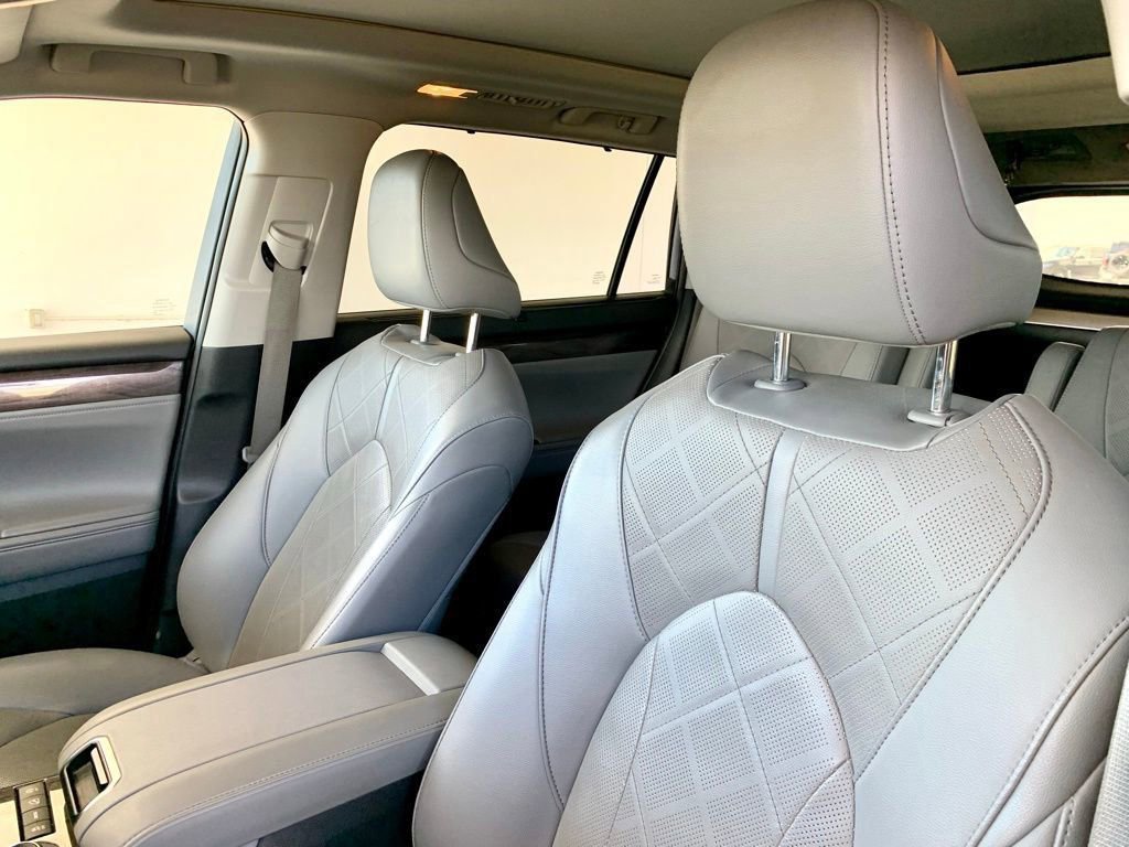 Used 2022 Toyota Highlander Platinum image 14