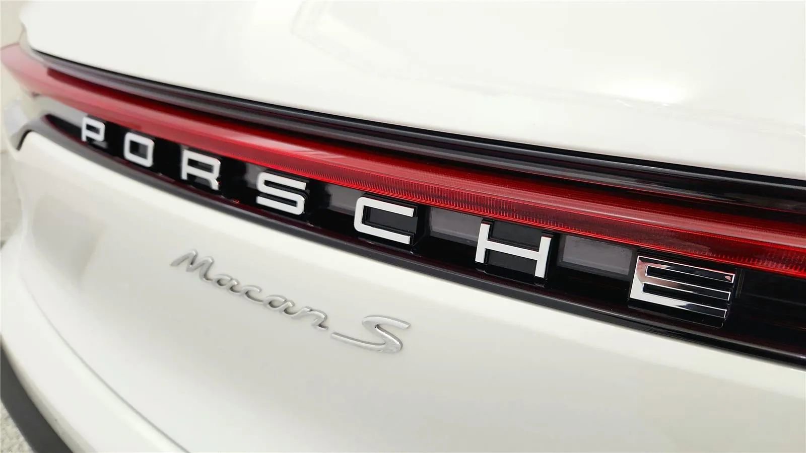 Used 2022 Porsche Macan S AWD/4WD image 16