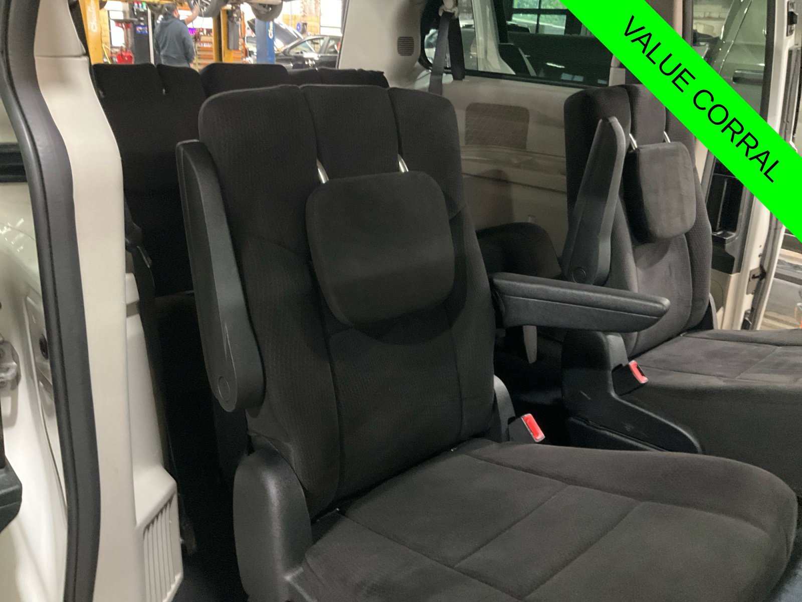 Used 2011 Dodge Grand Caravan Express FWD image 17