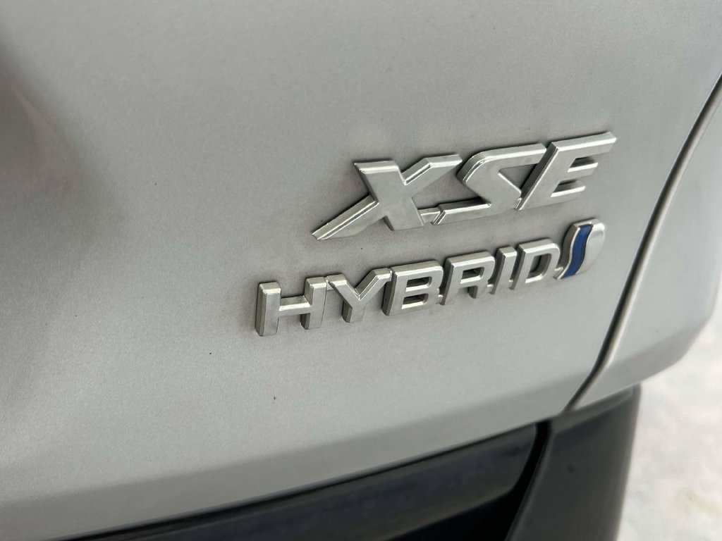 Used 2024 Toyota RAV4 XSE AWD/4WD image 11
