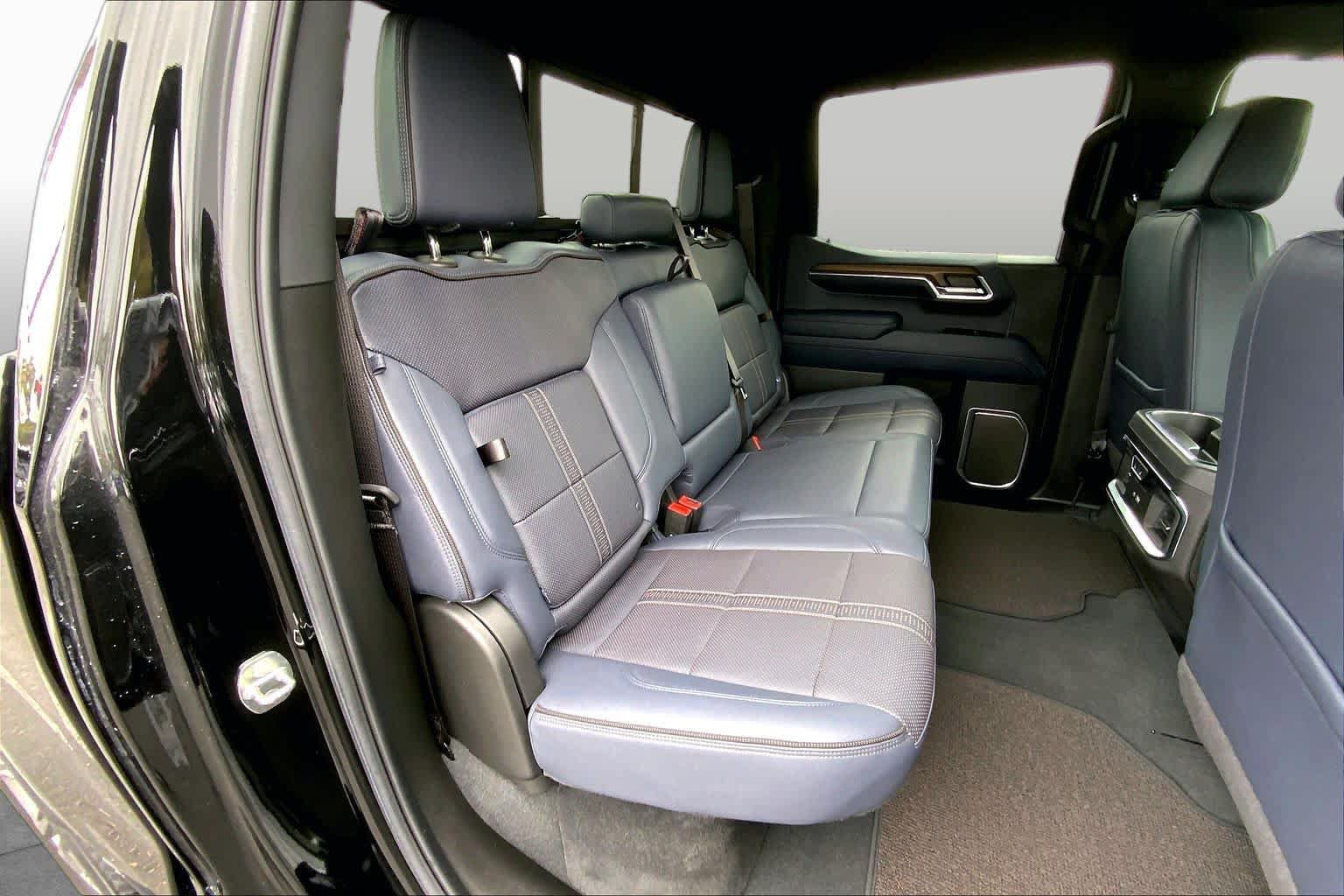 Used 2024 Chevrolet Silverado 1500 High Country w/ Technology Package RWD image 19