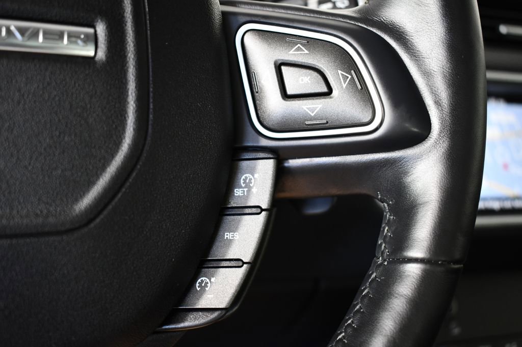 Used 2019 Land Rover Range Rover Evoque SE Premium image 34