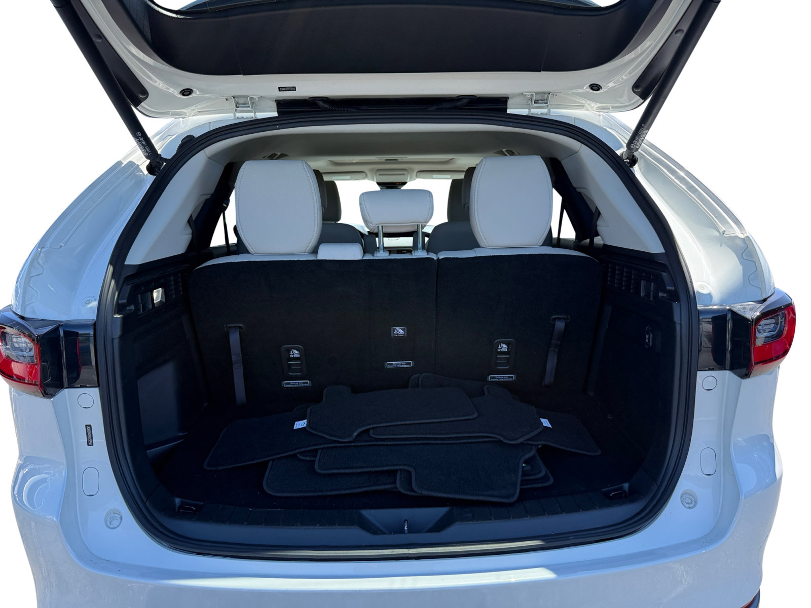 Certified 2024 MAZDA CX-90 Plug-In Hybrid w/ Preferred AWD/4WD image 17