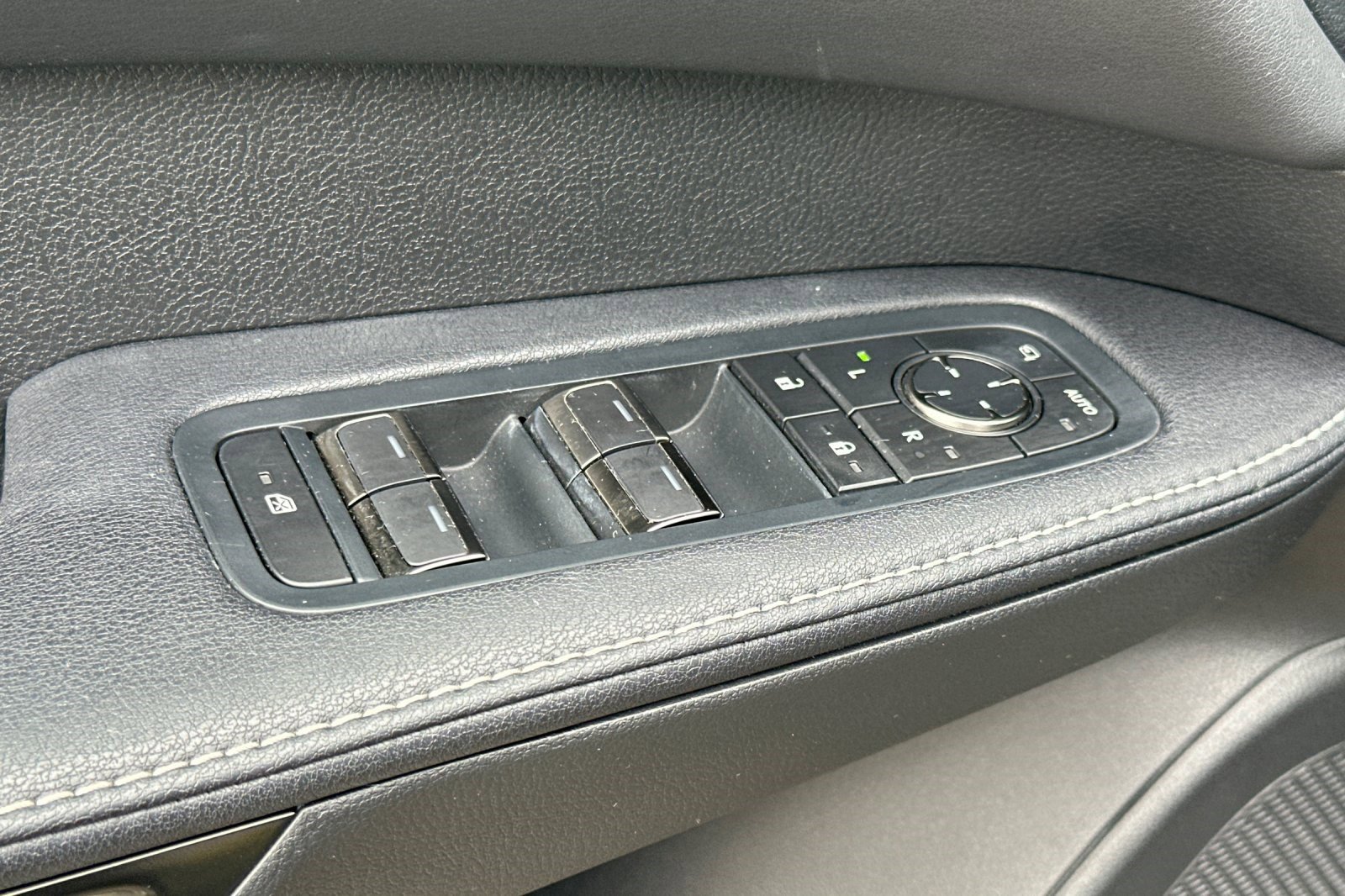 Certified 2023 Lexus RX 350h w/ Cold Area Package image 13