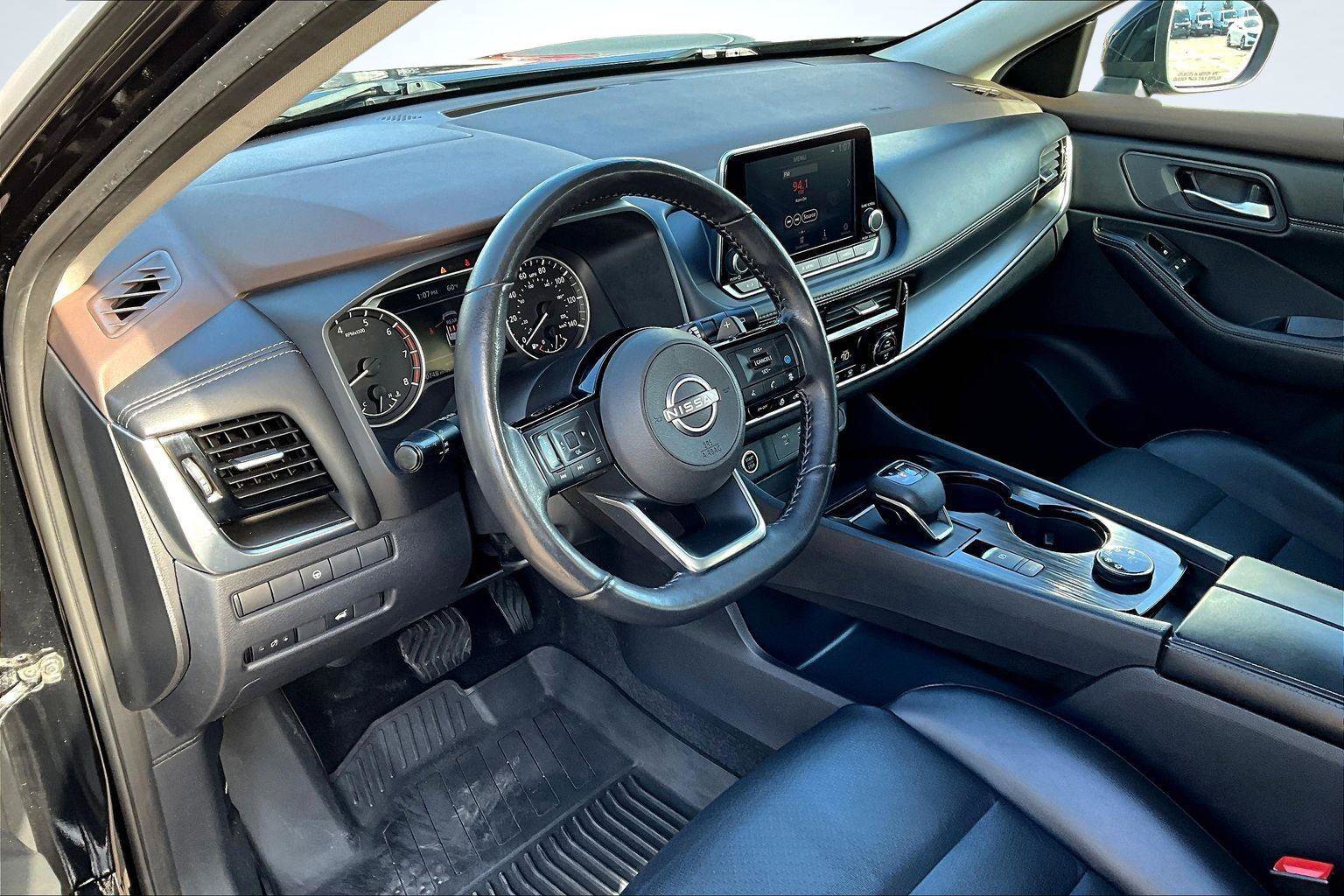 Used 2023 Nissan Rogue SV w/ SV Premium Package image 14