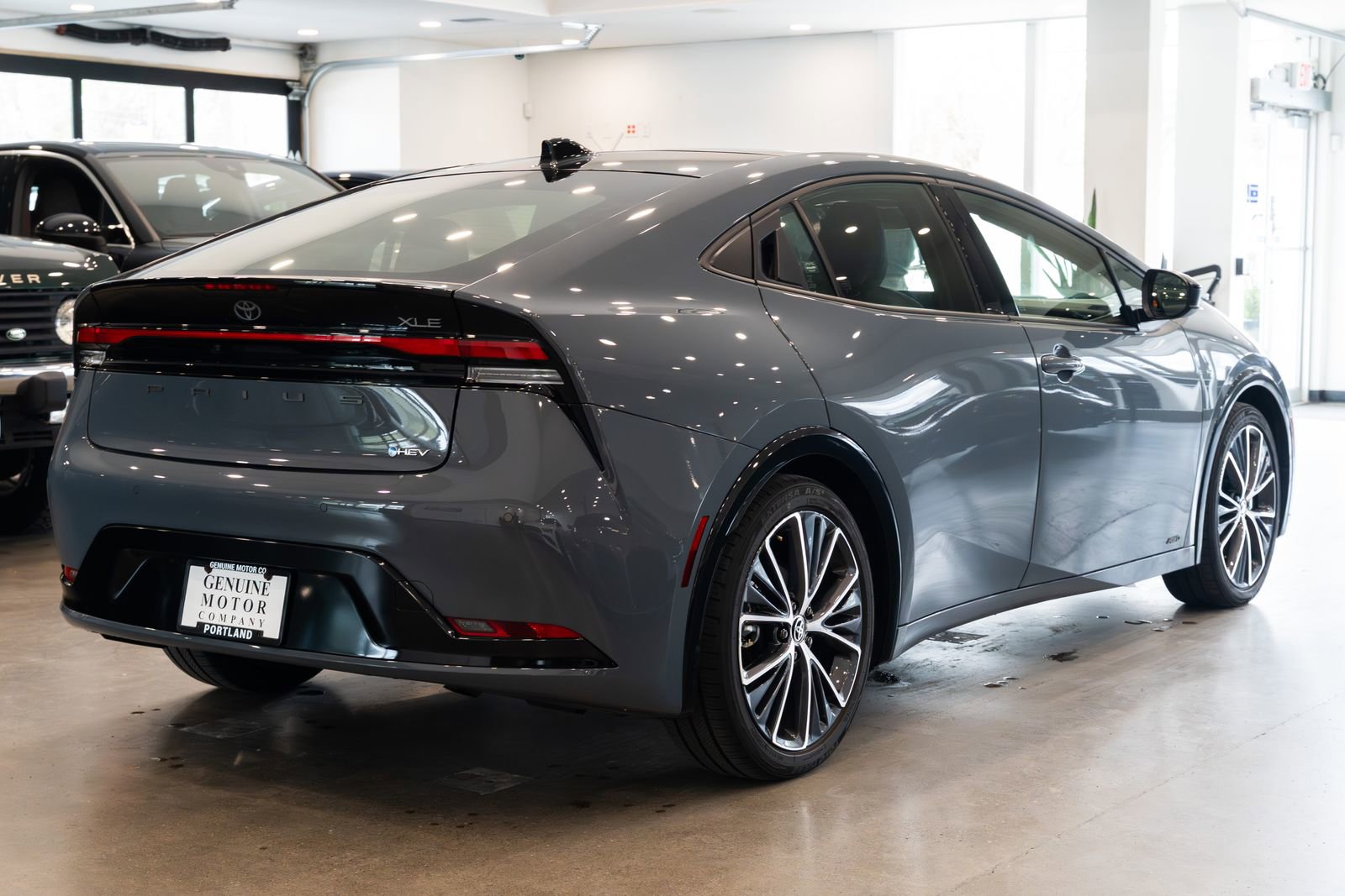 Used 2024 Toyota Prius XLE image 4