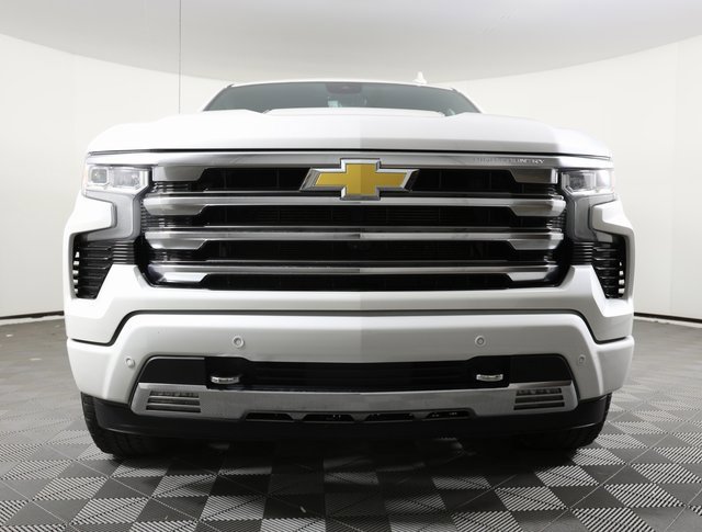 Used 2024 Chevrolet Silverado 1500 High Country w/ Technology Package image 2
