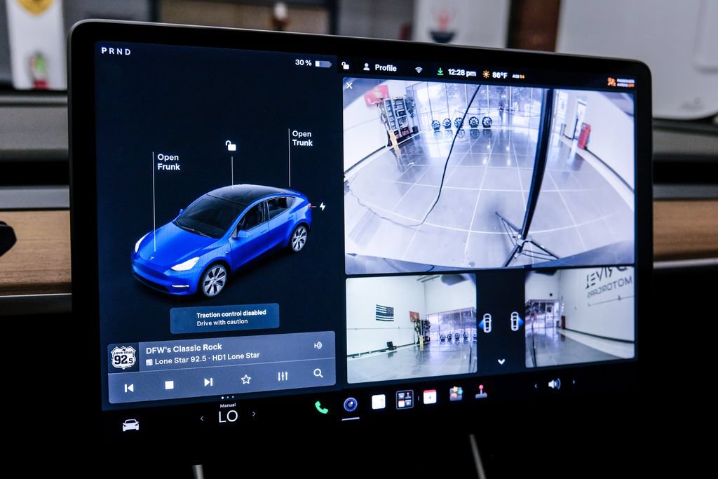 Used 2021 Tesla Model Y Long Range AWD/4WD image 25