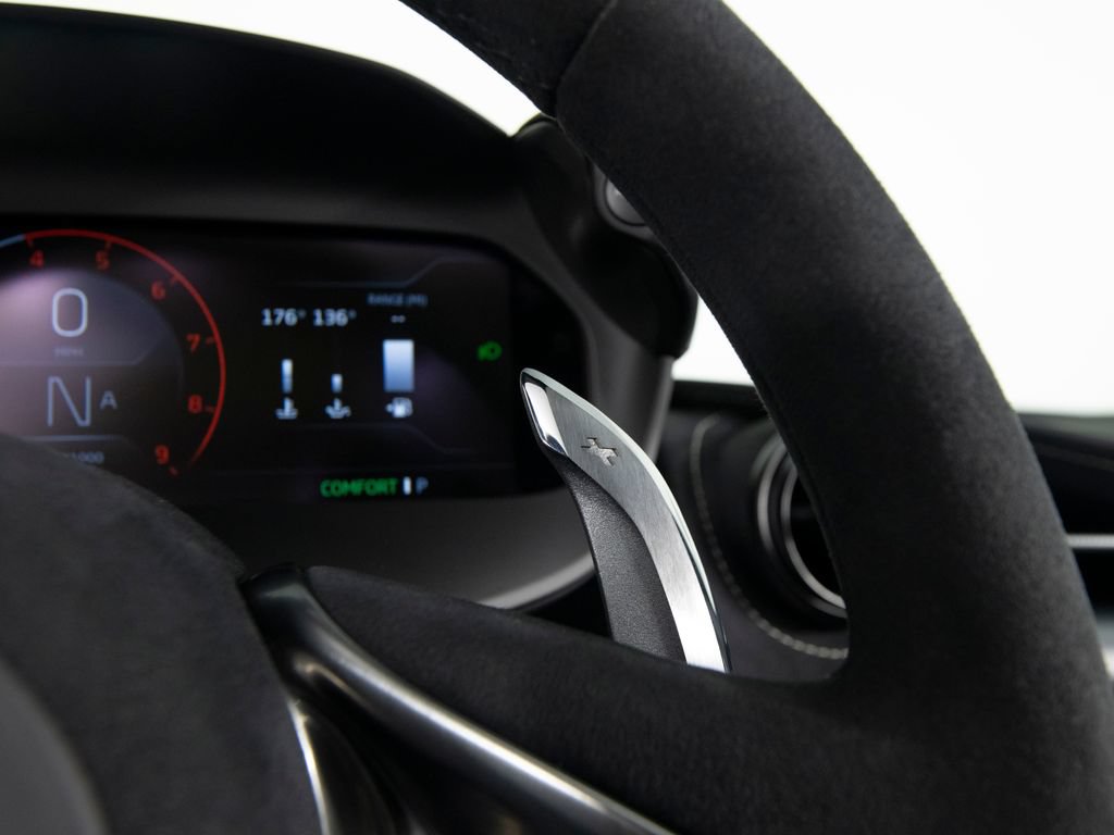 Used 2024 McLaren 750S Spider RWD image 17