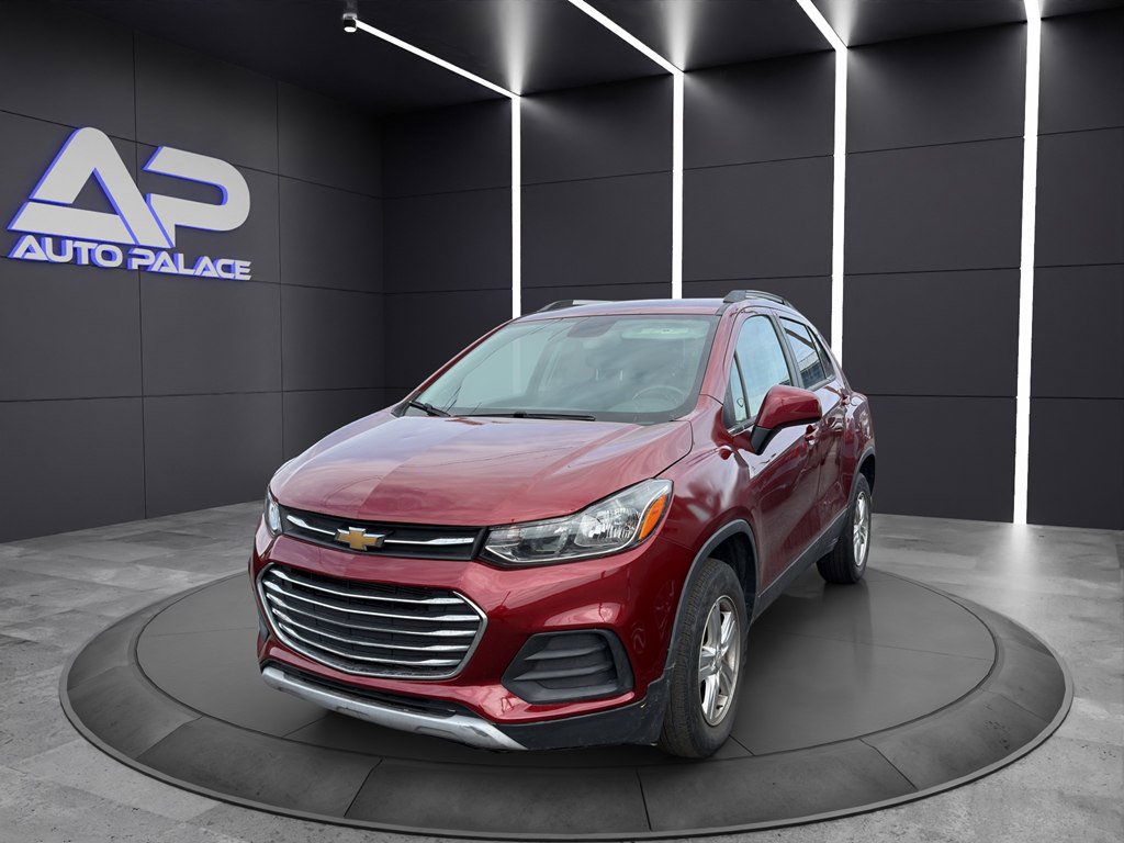 Used 2022 Chevrolet Trax LT w/ LT Convenience Package AWD/4WD image 1