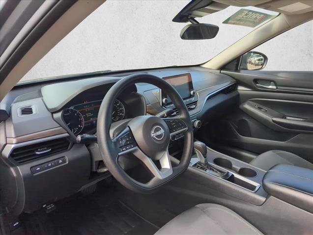 Used 2025 Nissan Altima 2.5 SV FWD image 10