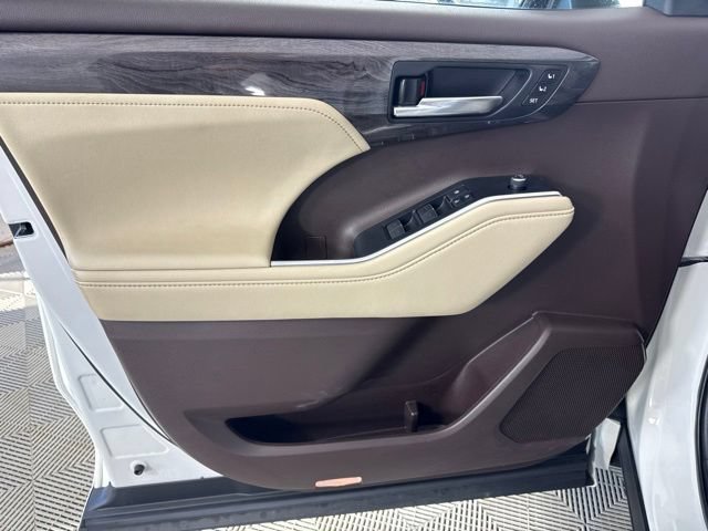 Used 2020 Toyota Highlander Limited AWD/4WD image 14