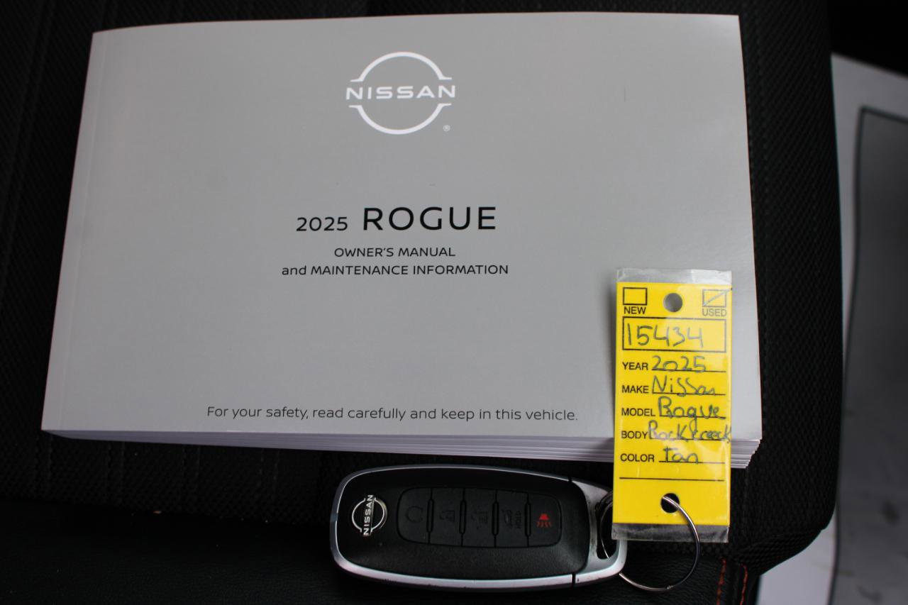 Used 2025 Nissan Rogue SV AWD/4WD image 46