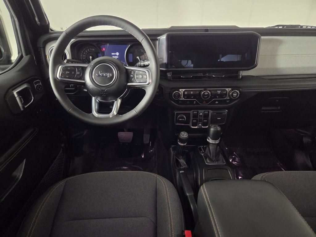 Used 2025 Jeep Wrangler Unlimited Sahara AWD/4WD image 27