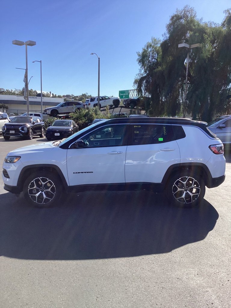 Used 2025 Jeep Compass Limited image 6