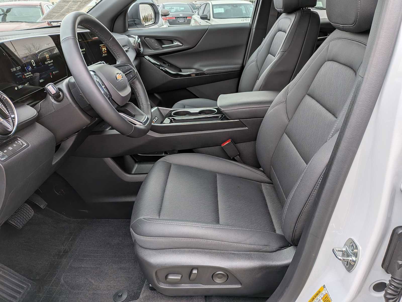 Used 2025 Chevrolet Equinox LT w/ Convenience Package II image 15