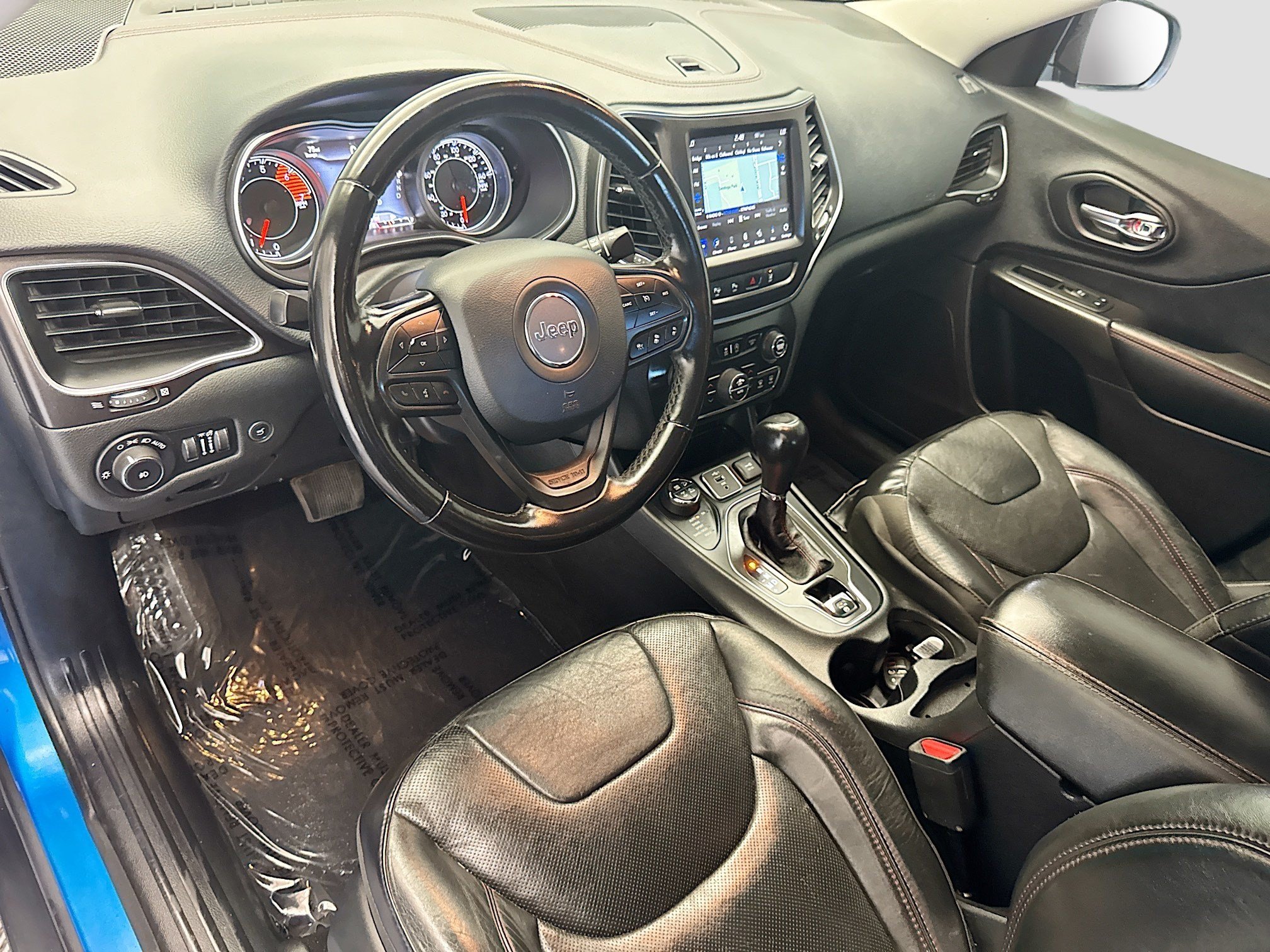 Used 2020 Jeep Cherokee Trailhawk AWD/4WD image 7