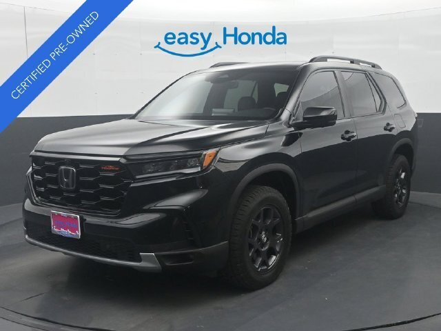 Used 2025 Honda Pilot TrailSport image 3