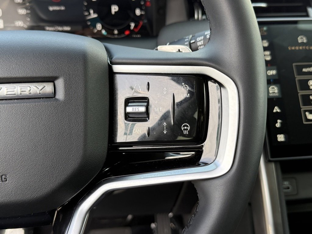 Used 2025 Land Rover Discovery Sport S image 21