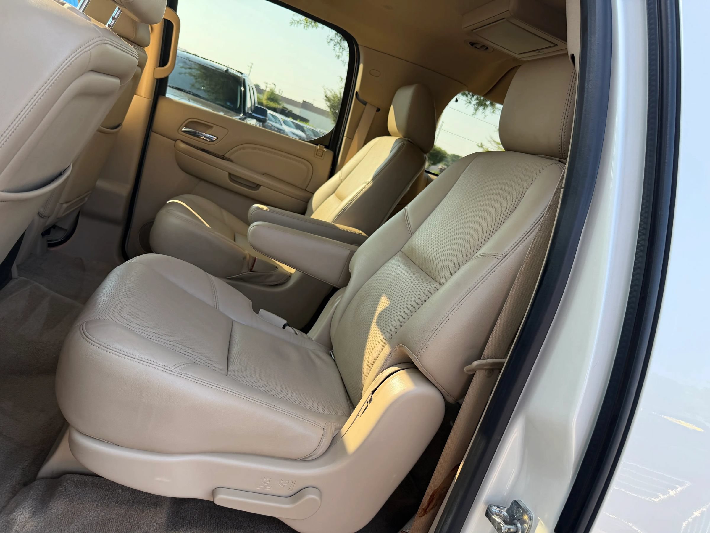 Used 2013 Cadillac Escalade ESV Premium RWD image 12