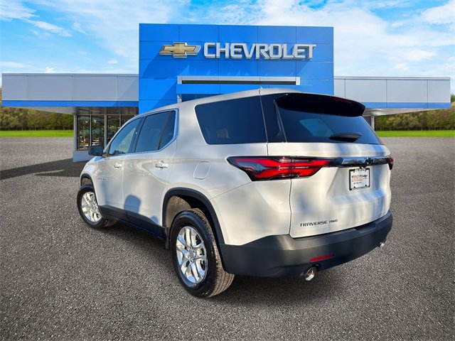 Used 2023 Chevrolet Traverse LS image 4