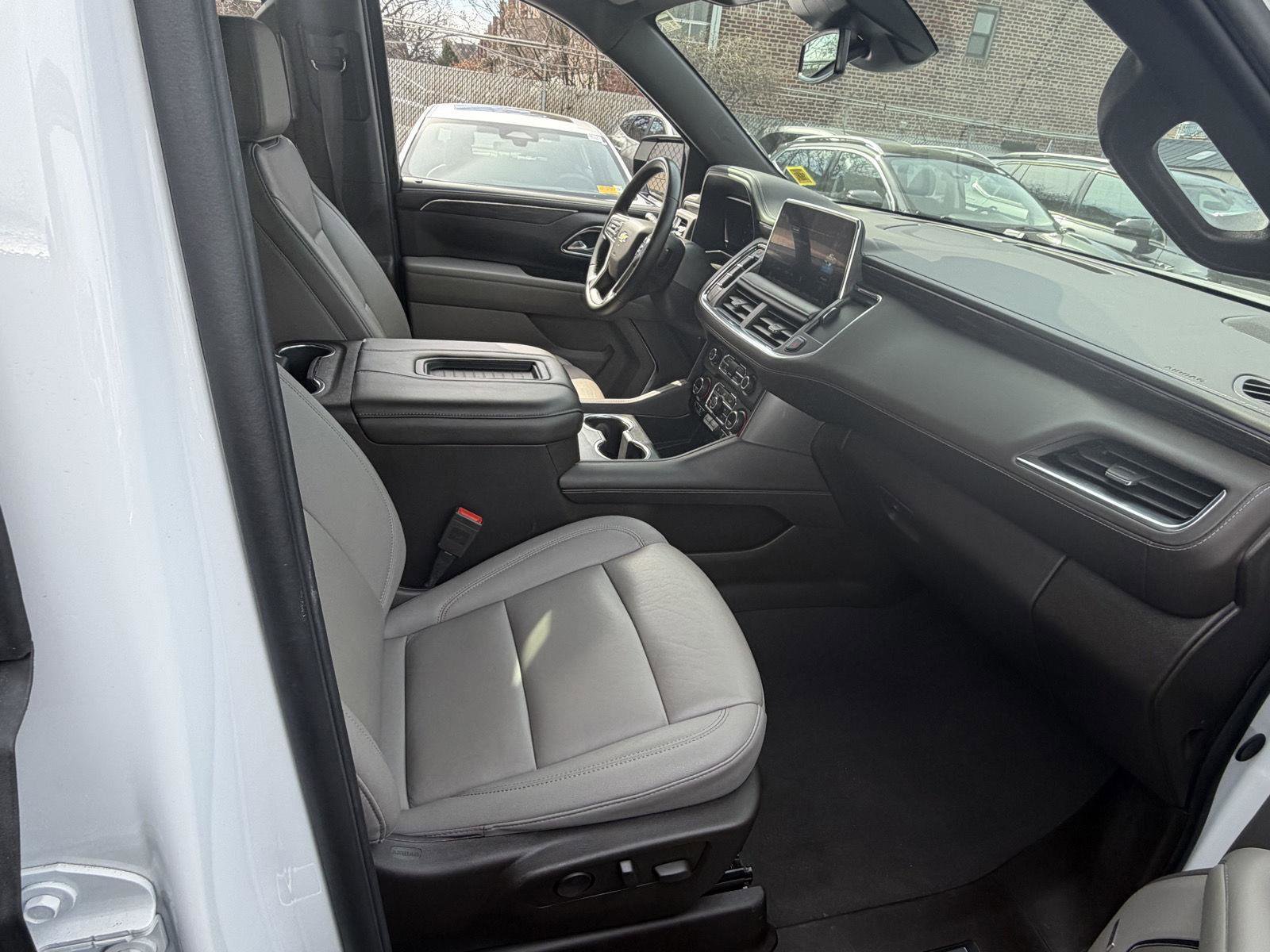 Used 2024 Chevrolet Suburban LT image 24