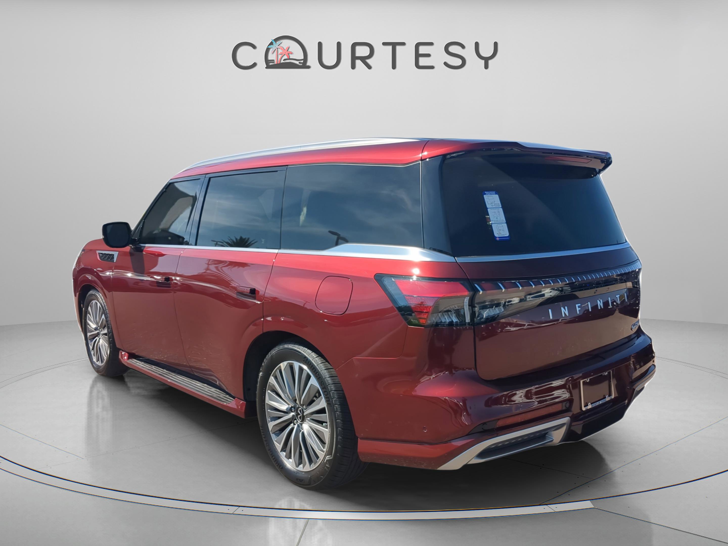 Used 2025 INFINITI QX80 Sensory image 3