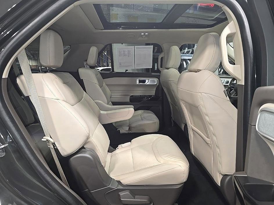 Used 2022 Ford Explorer Platinum w/ Equipment Group 601A image 34