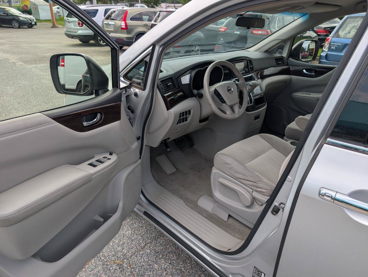 Used 2017 Nissan Quest SV FWD image 12