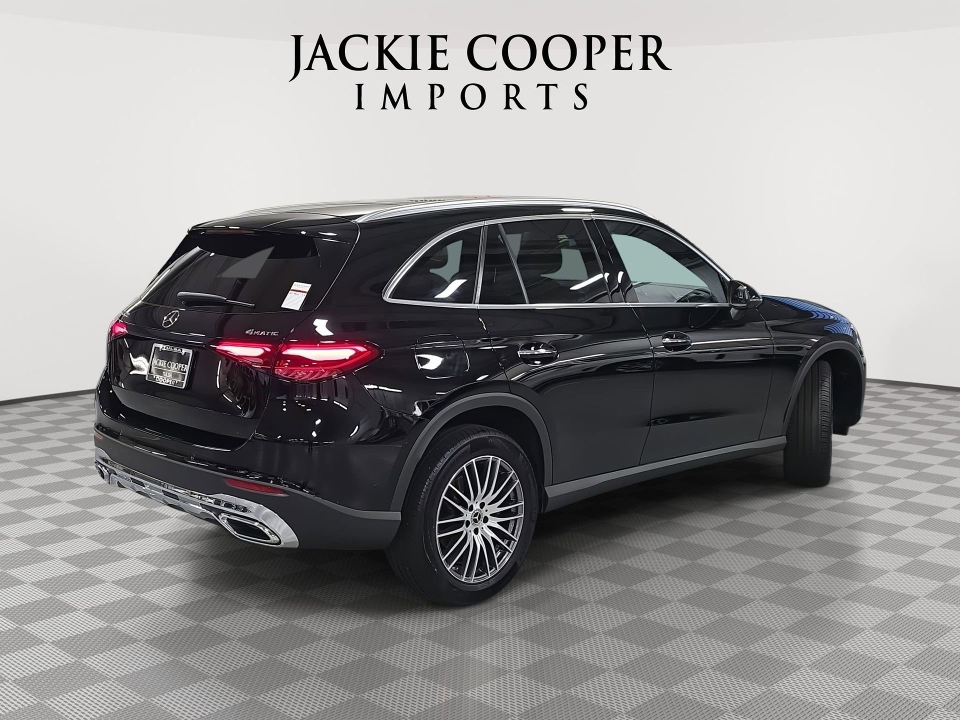 Used 2025 Mercedes-Benz GLC 300 4MATIC image 5