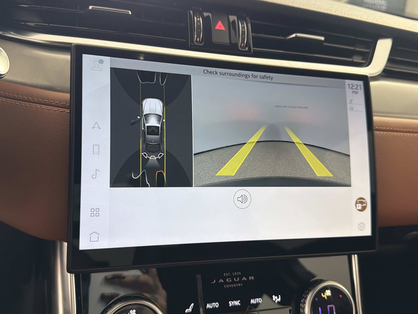 Certified 2024 Jaguar XF R-Dynamic SE AWD/4WD image 21