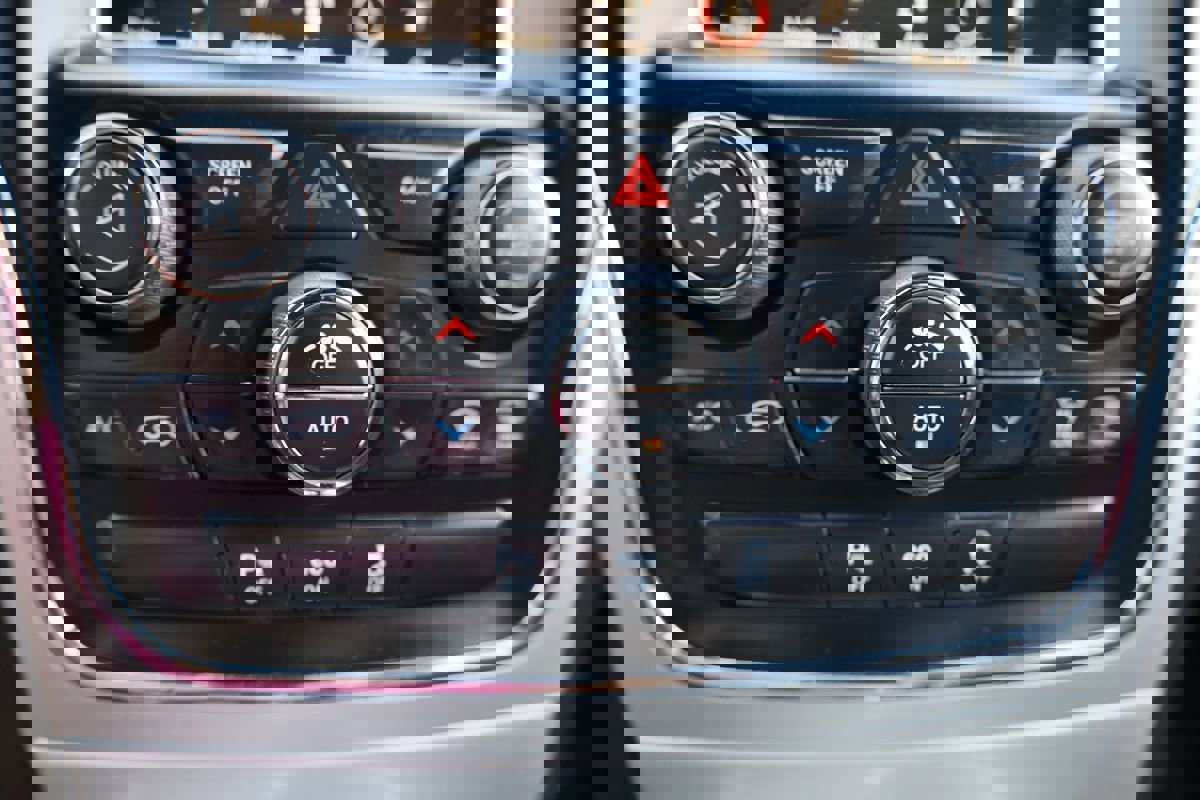 Used 2015 Jeep Grand Cherokee Altitude image 31