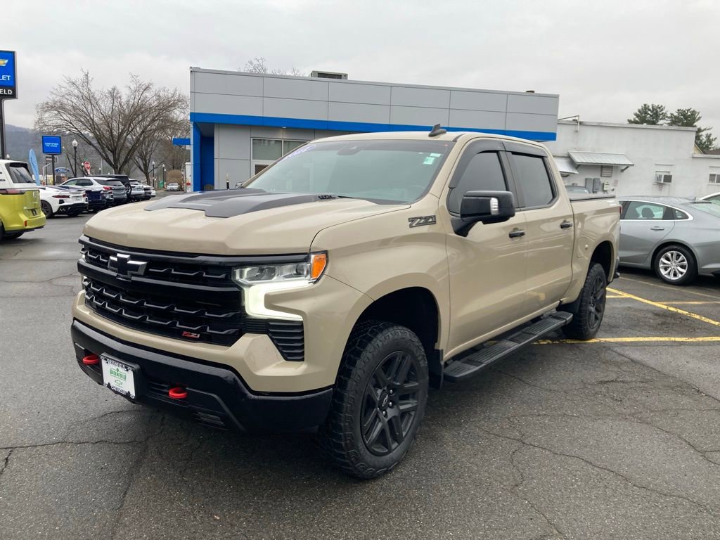 Used 2022 Chevrolet Silverado 1500 LT Trail Boss w/ LT Trail Boss Premium Package AWD/4WD image 3