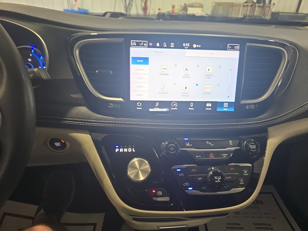 Used 2023 Chrysler Pacifica Touring-L FWD image 19