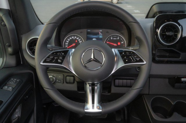 Used 2025 Mercedes-Benz Sprinter 2500 image 22