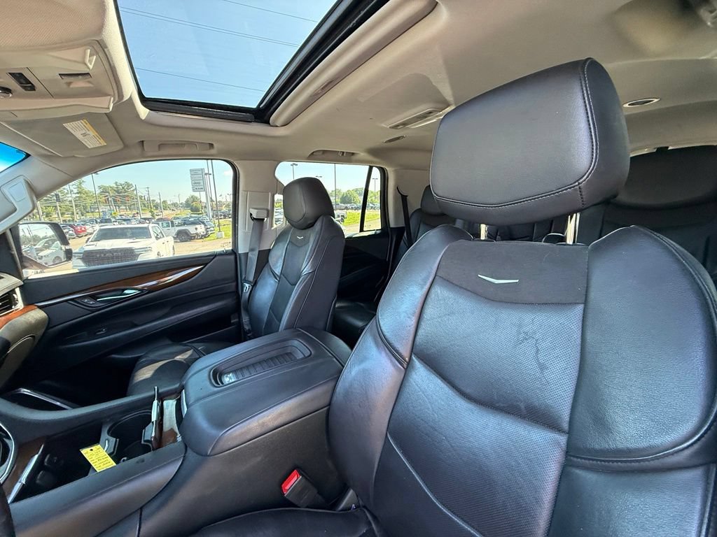 Used 2019 Cadillac Escalade Luxury AWD/4WD image 13
