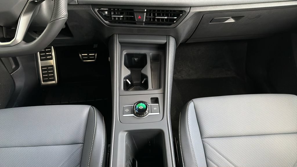 New 2026 Volkswagen Tiguan SE R-Line FWD image 18