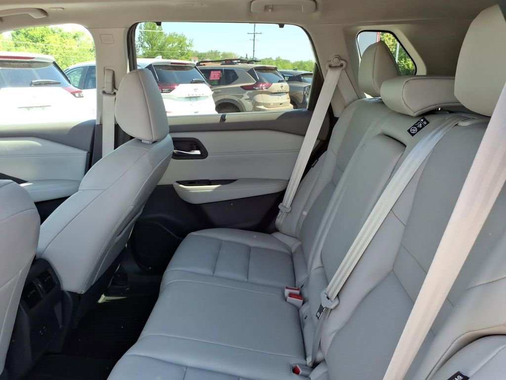 Certified 2023 Nissan Rogue SV w/ SV Premium B Package AWD/4WD image 6